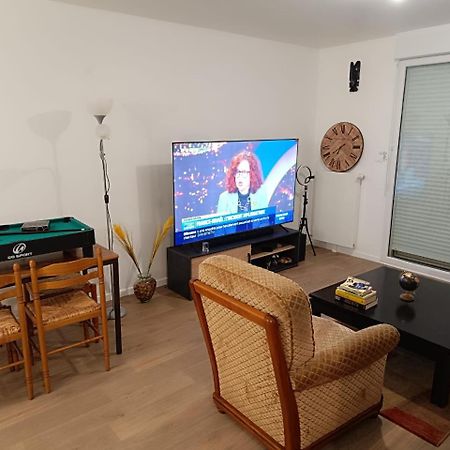 Bel Appartement Disponible Конфлан-Сент-Онорин Екстериор снимка