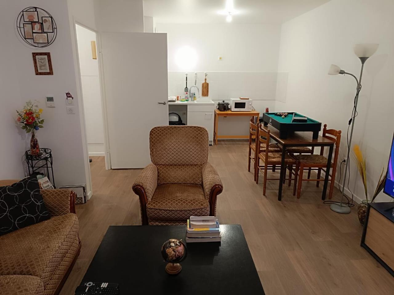 Bel Appartement Disponible Конфлан-Сент-Онорин Екстериор снимка