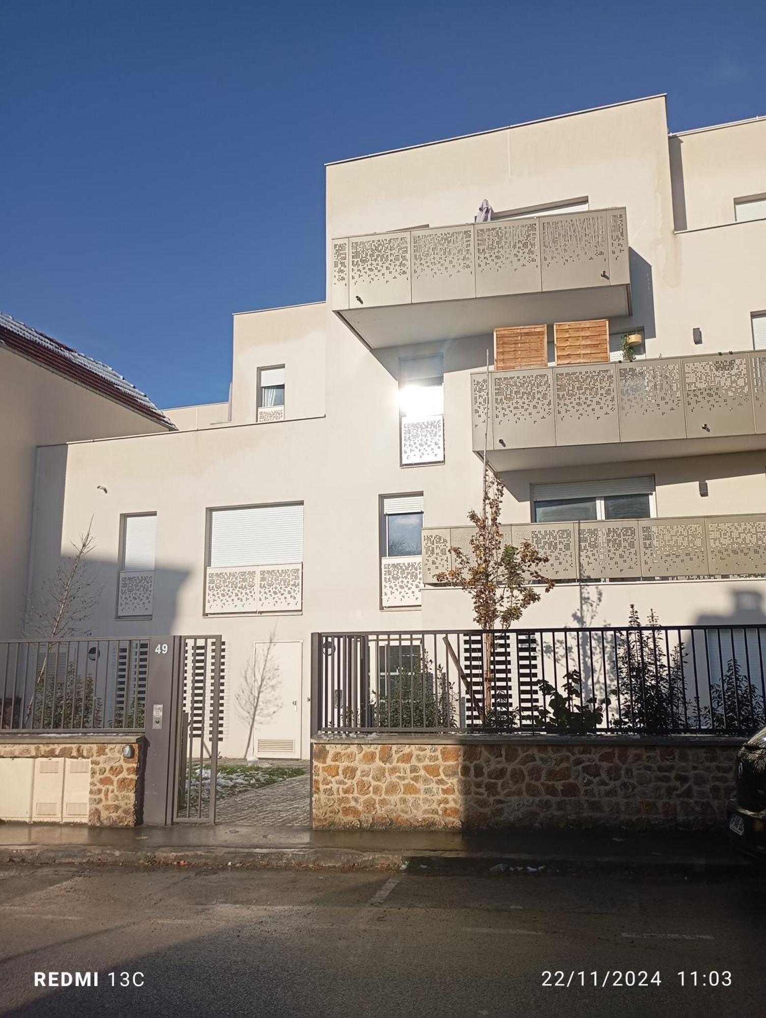 Bel Appartement Disponible Конфлан-Сент-Онорин Екстериор снимка